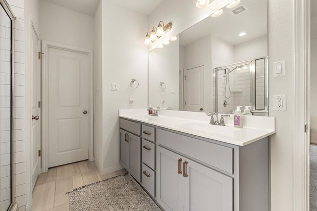 220 Castlefields ST, Hutto, TX 78634