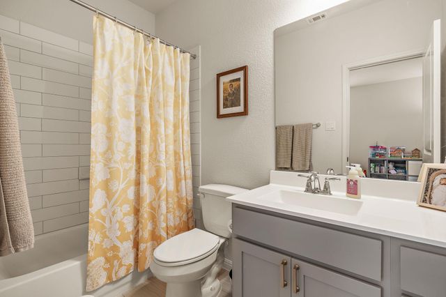 220 Castlefields ST, Hutto, TX 78634