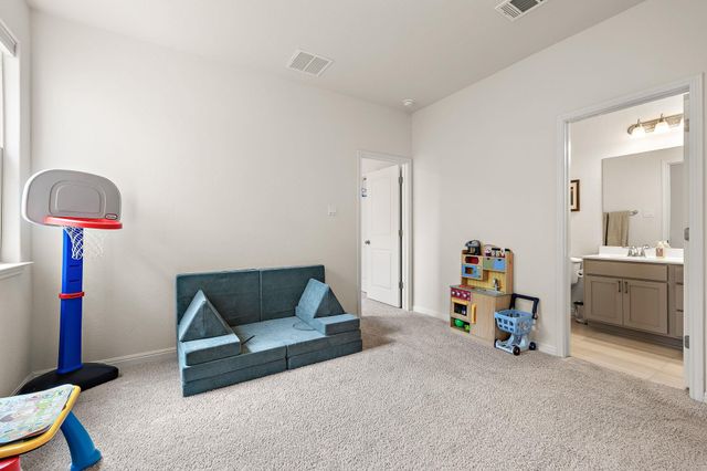 220 Castlefields ST, Hutto, TX 78634