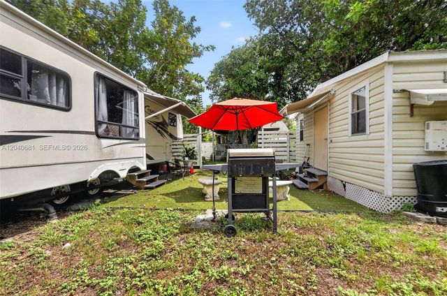 2315 Johnson St, Hollywood, FL 33020