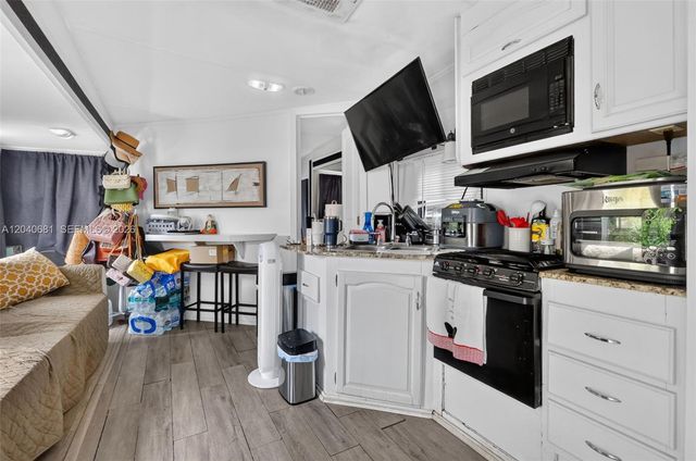 2315 Johnson St, Hollywood, FL 33020