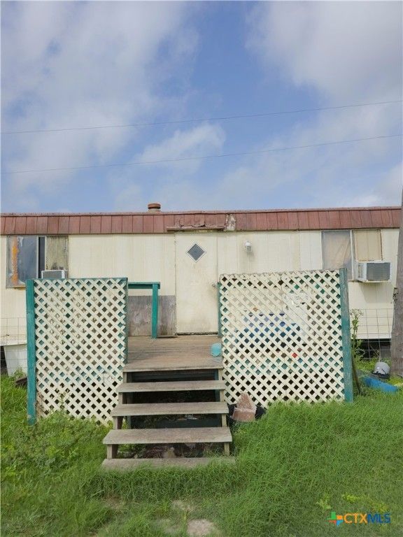 Image 1 of property listing at 36 Old River Road N, Palacios, TX 77465