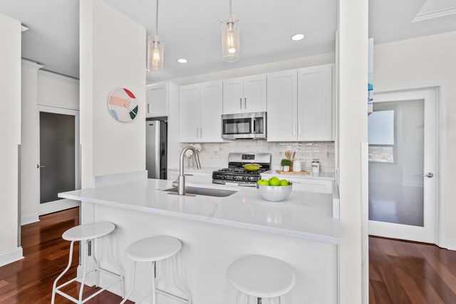 400 W Ontario Street 1701, Chicago, IL 60654