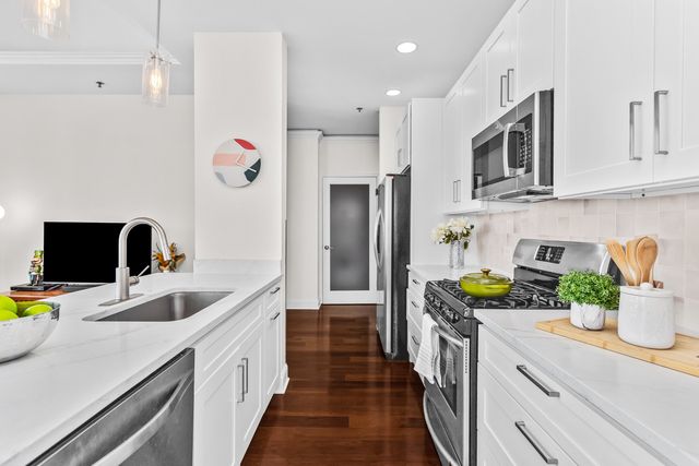 400 W Ontario Street 1701, Chicago, IL 60654