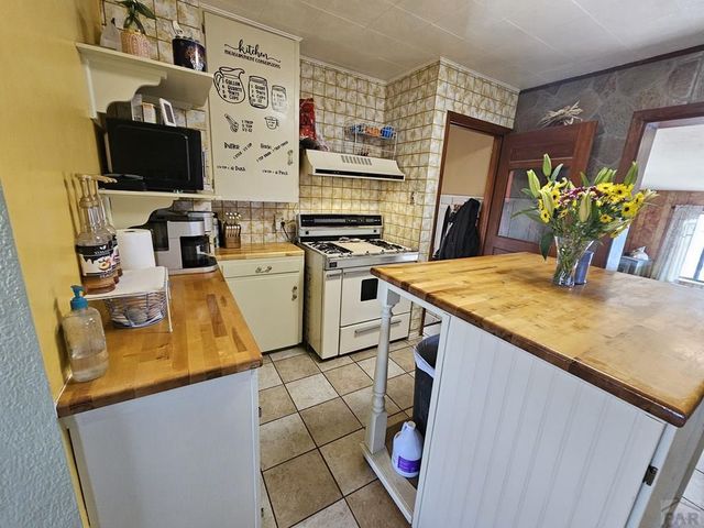 1222 E 3rd St, Pueblo, CO 81001