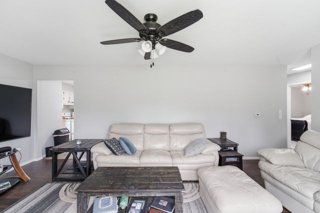 2024 N 4th Avenue E, Newton, IA 50208