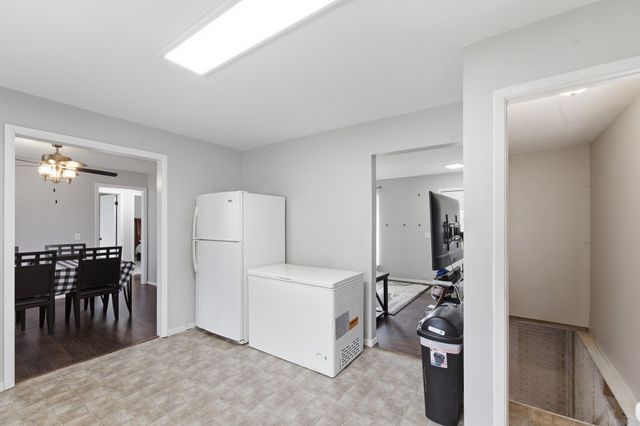 2024 N 4th Avenue E, Newton, IA 50208