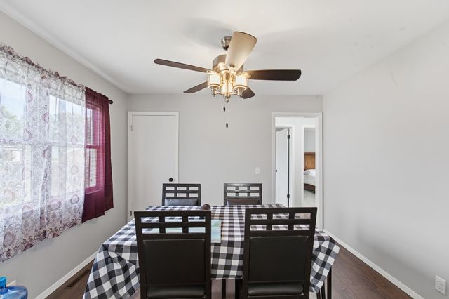 2024 N 4th Avenue E, Newton, IA 50208