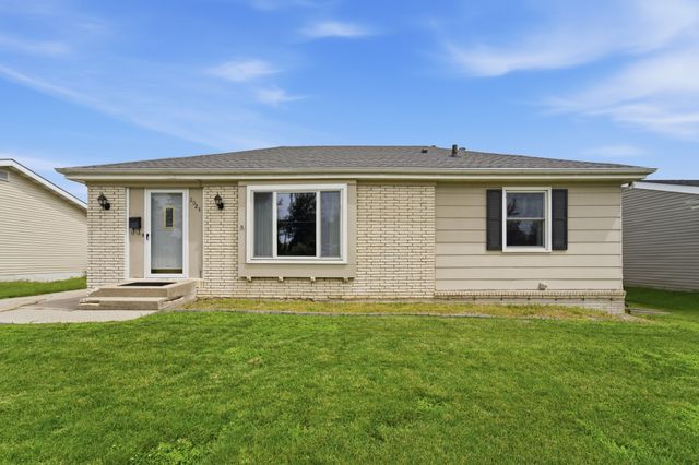 2024 N 4th Avenue E, Newton, IA 50208