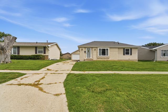 2024 N 4th Avenue E, Newton, IA 50208