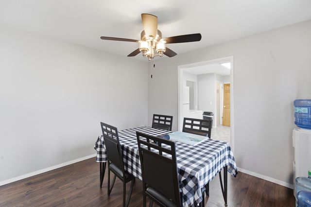 2024 N 4th Avenue E, Newton, IA 50208