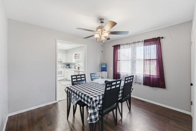 2024 N 4th Avenue E, Newton, IA 50208