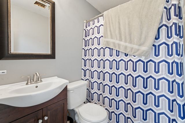 2024 N 4th Avenue E, Newton, IA 50208