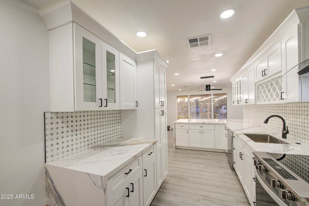 Image 12 of property listing at 314 W Monterosa Street, Phoenix, AZ 85013