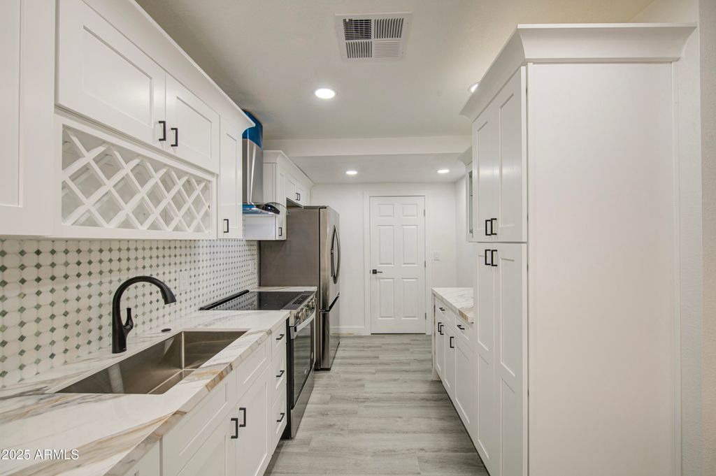 Image 13 of property listing at 314 W Monterosa Street, Phoenix, AZ 85013