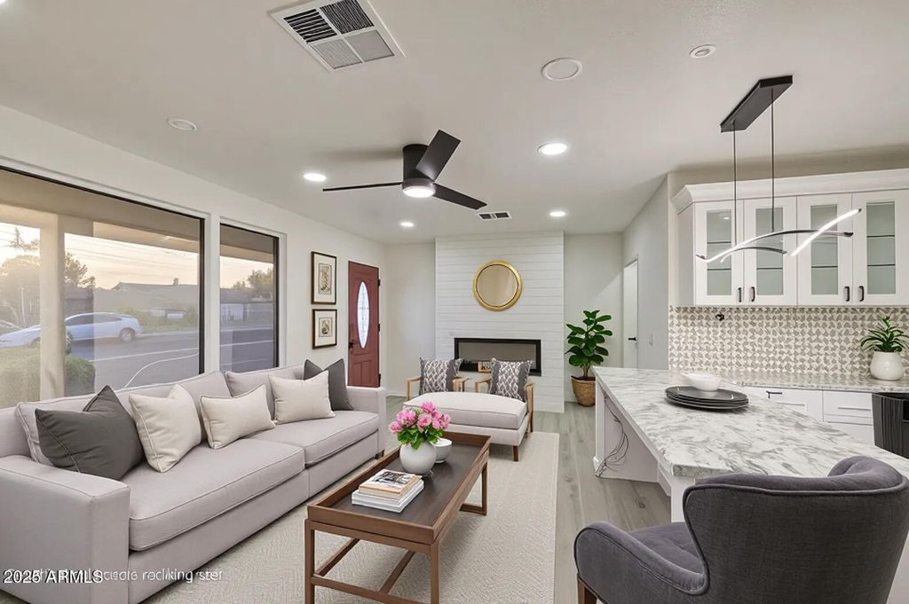 Image 5 of property listing at 314 W Monterosa Street, Phoenix, AZ 85013