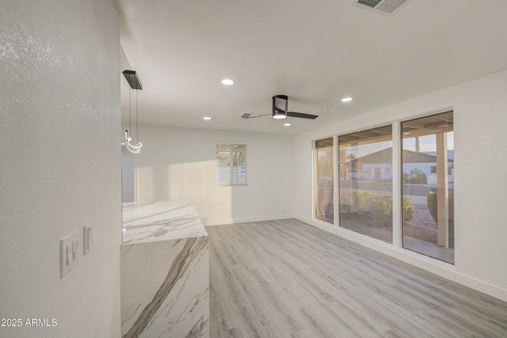 Image 6 of property listing at 314 W Monterosa Street, Phoenix, AZ 85013