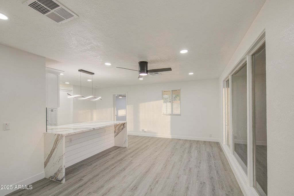 Image 7 of property listing at 314 W Monterosa Street, Phoenix, AZ 85013