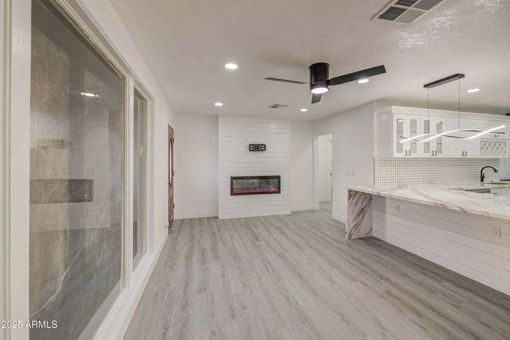 Image 8 of property listing at 314 W Monterosa Street, Phoenix, AZ 85013