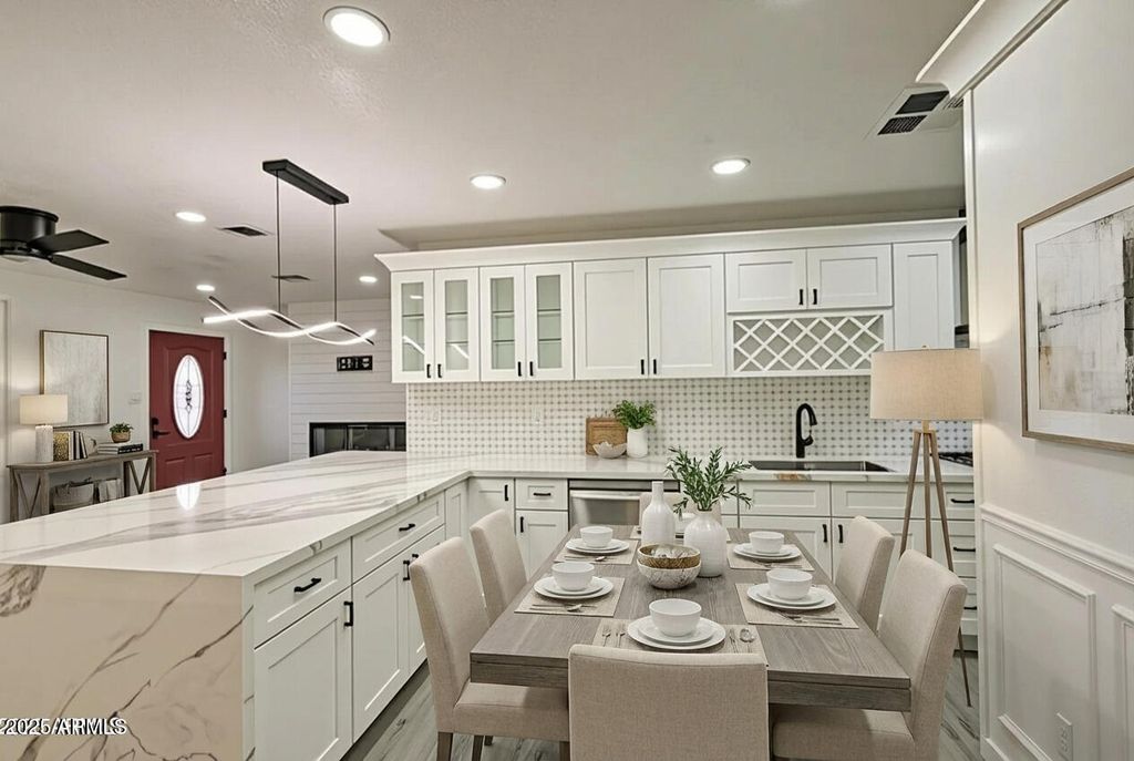 Image 9 of property listing at 314 W Monterosa Street, Phoenix, AZ 85013