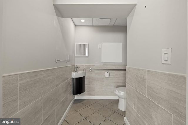 112 N BROADWAY, Gloucester City, NJ 08030