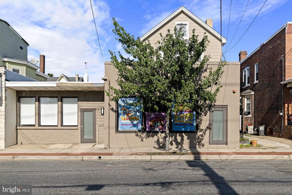 112 N BROADWAY, Gloucester City, NJ 08030