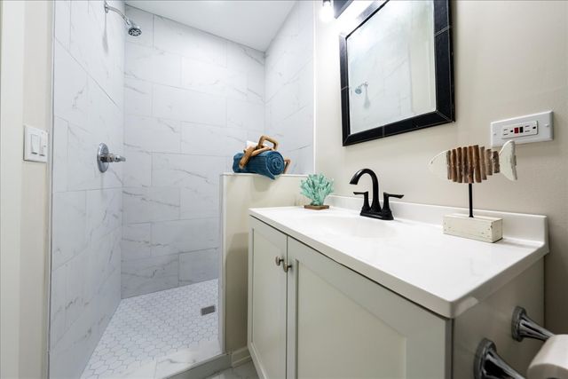 9802 W Oak Forest Drive, Beach Park, IL 60099