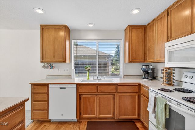 1397 Larson Creek Drive, Medford, OR 97504