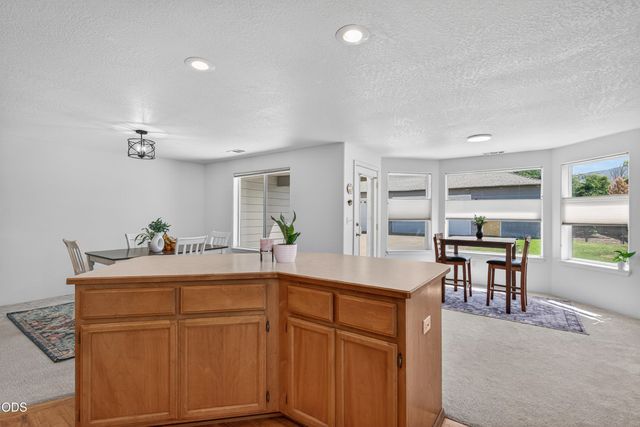 1397 Larson Creek Drive, Medford, OR 97504
