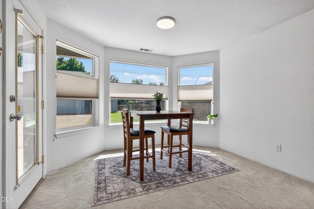 1397 Larson Creek Drive, Medford, OR 97504