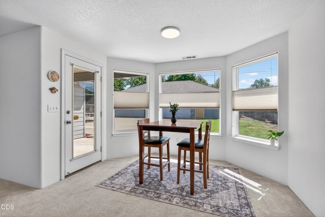 1397 Larson Creek Drive, Medford, OR 97504