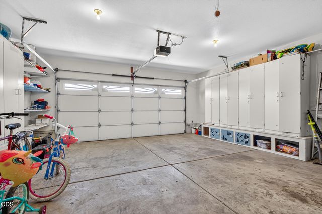 1397 Larson Creek Drive, Medford, OR 97504