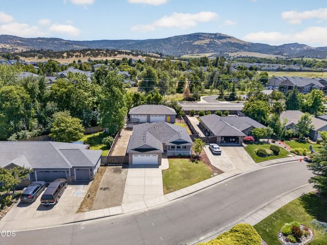 1397 Larson Creek Drive, Medford, OR 97504