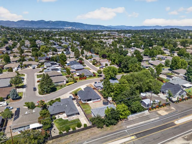 1397 Larson Creek Drive, Medford, OR 97504