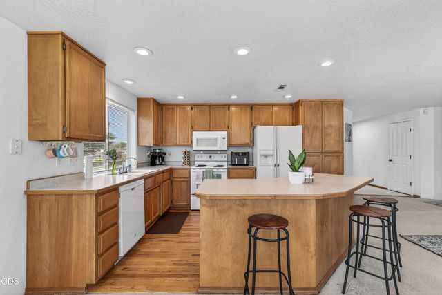 1397 Larson Creek Drive, Medford, OR 97504