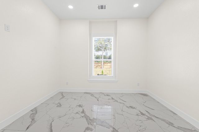 107 County Road 3372, Cleveland, TX 77327