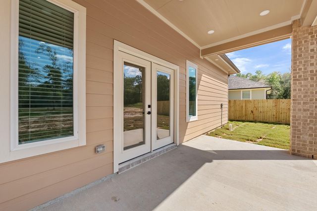 107 County Road 3372, Cleveland, TX 77327