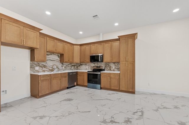 107 County Road 3372, Cleveland, TX 77327