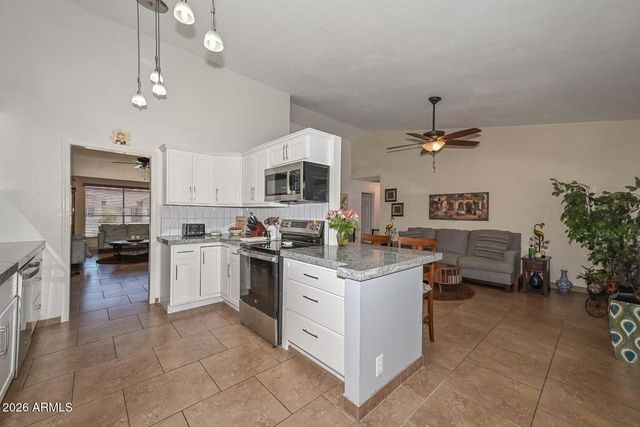 7637 W DREYFUS Drive, Peoria, AZ 85381
