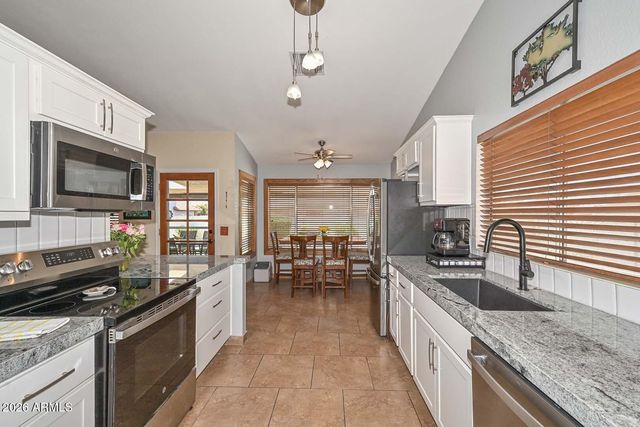 7637 W DREYFUS Drive, Peoria, AZ 85381