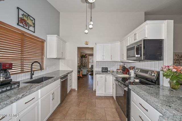 7637 W DREYFUS Drive, Peoria, AZ 85381