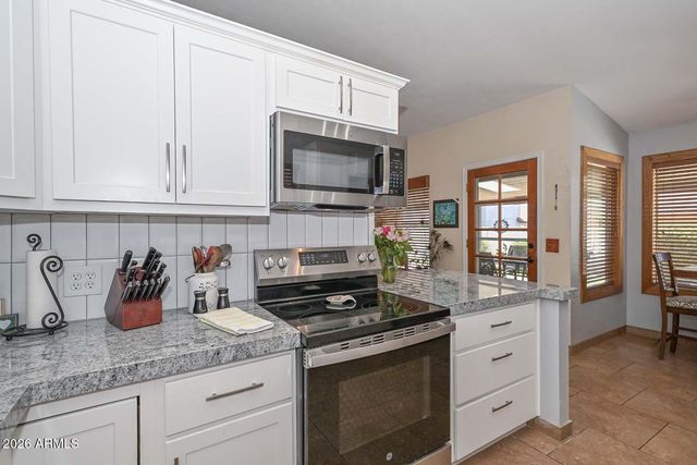 7637 W DREYFUS Drive, Peoria, AZ 85381