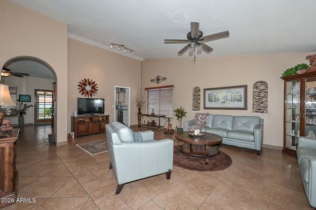7637 W DREYFUS Drive, Peoria, AZ 85381