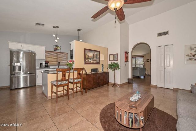 7637 W DREYFUS Drive, Peoria, AZ 85381