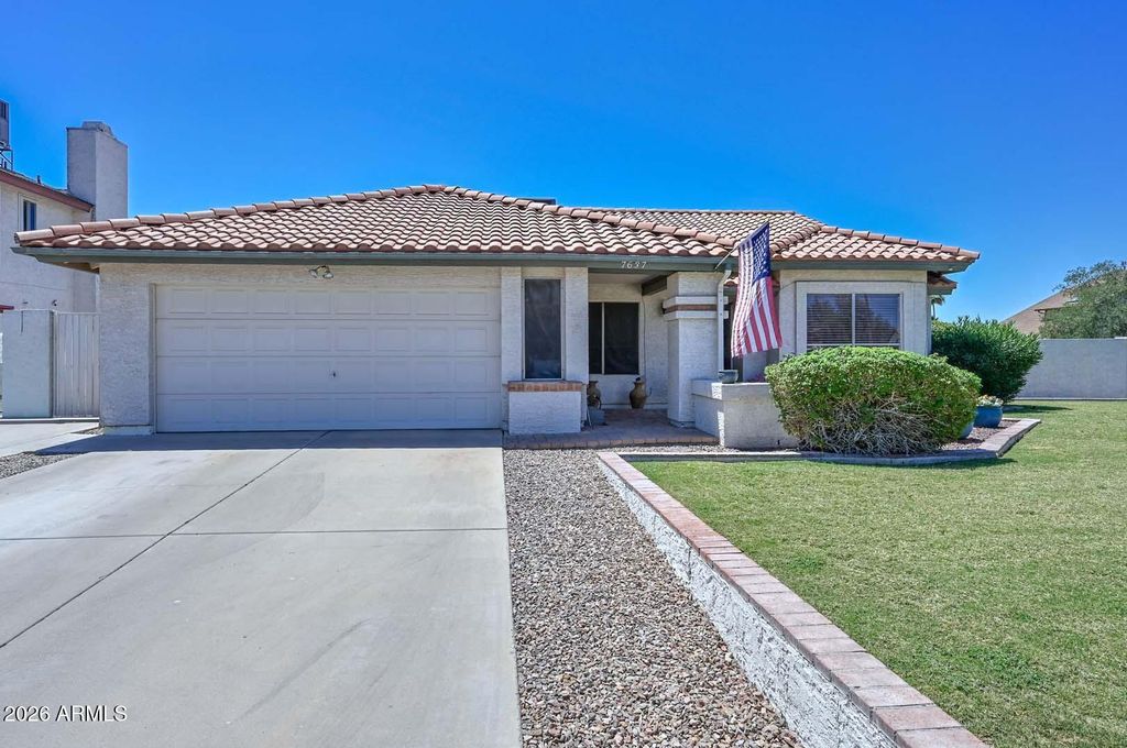 7637 W DREYFUS Drive, Peoria, AZ 85381
