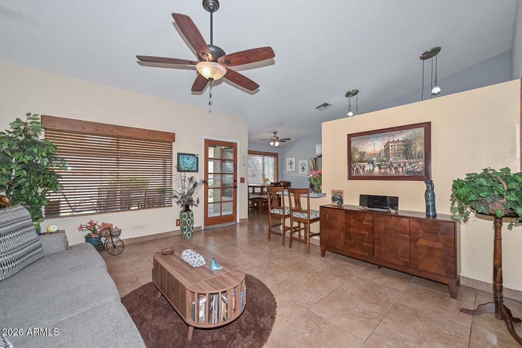Image 21 of property listing at 7637 W DREYFUS Drive, Peoria, AZ 85381