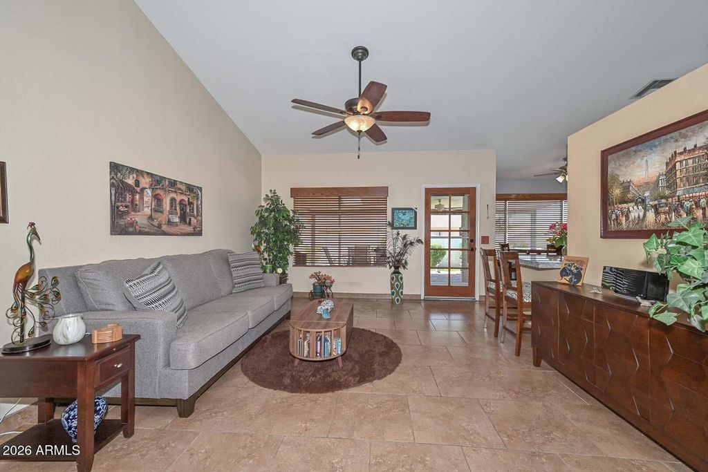 Image 22 of property listing at 7637 W DREYFUS Drive, Peoria, AZ 85381