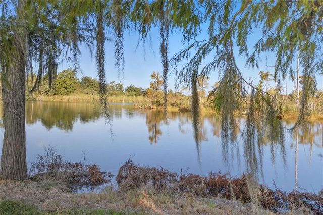 3703 Mcknight Rd, Bridge City, TX 77611