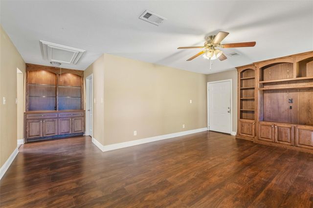 3703 Mcknight Rd, Bridge City, TX 77611