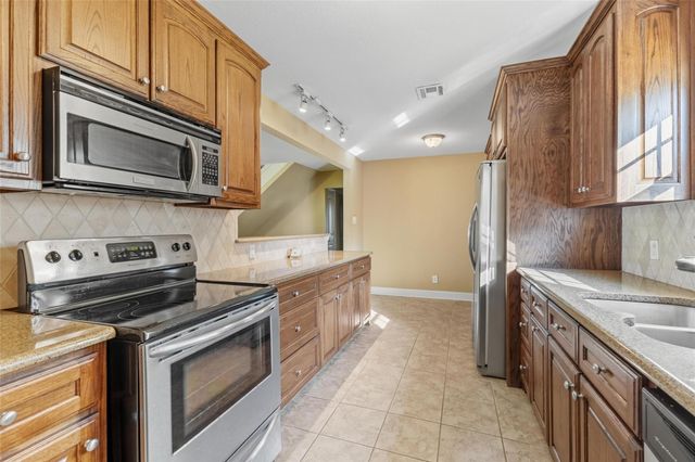 3703 Mcknight Rd, Bridge City, TX 77611